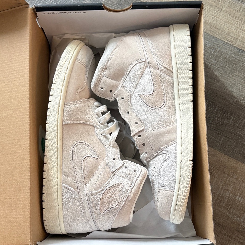 Air Jordan 1 Sneakers in Cream Suede